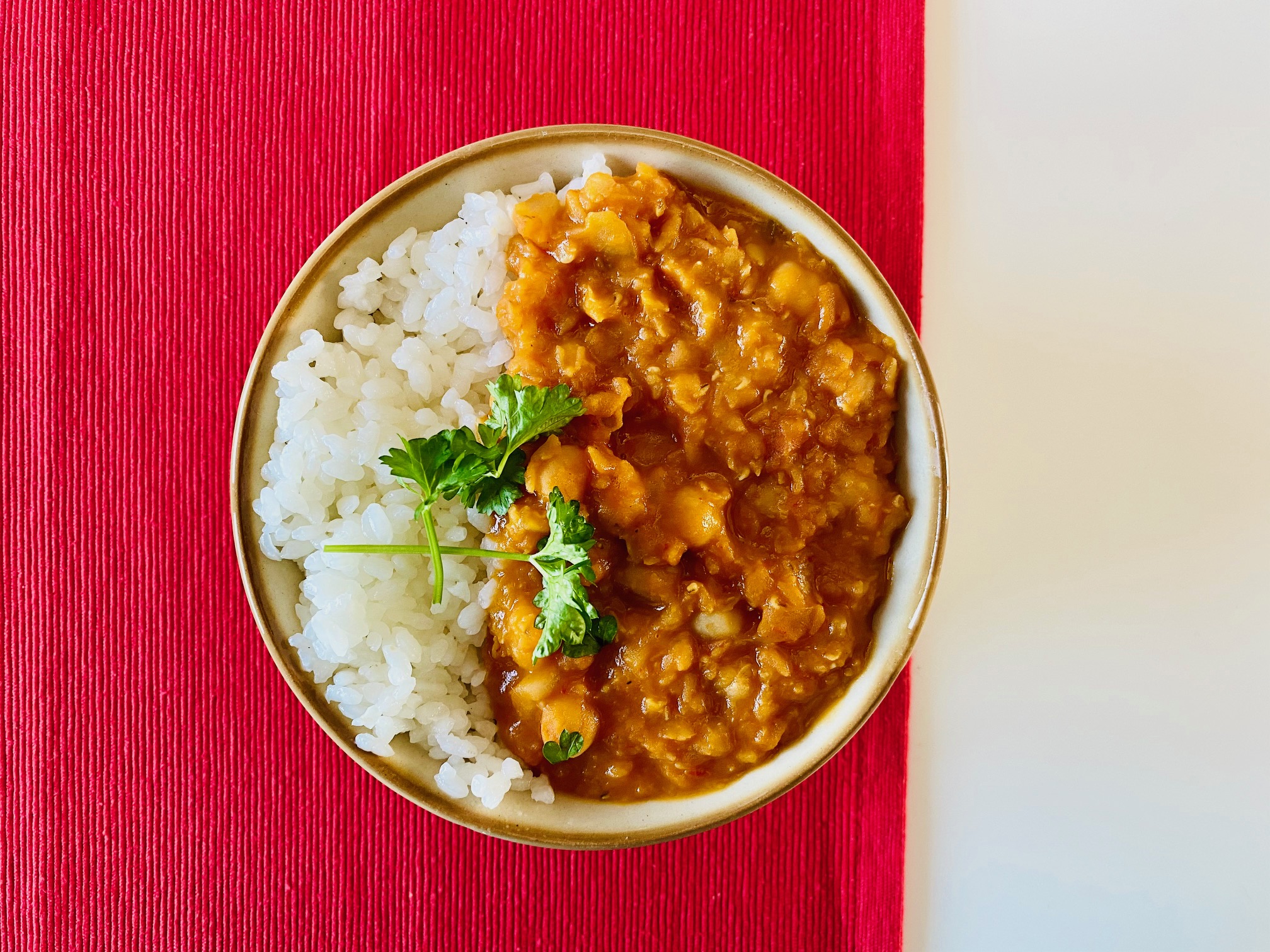 Szybkie curry z ciecierzycy i soczewicy